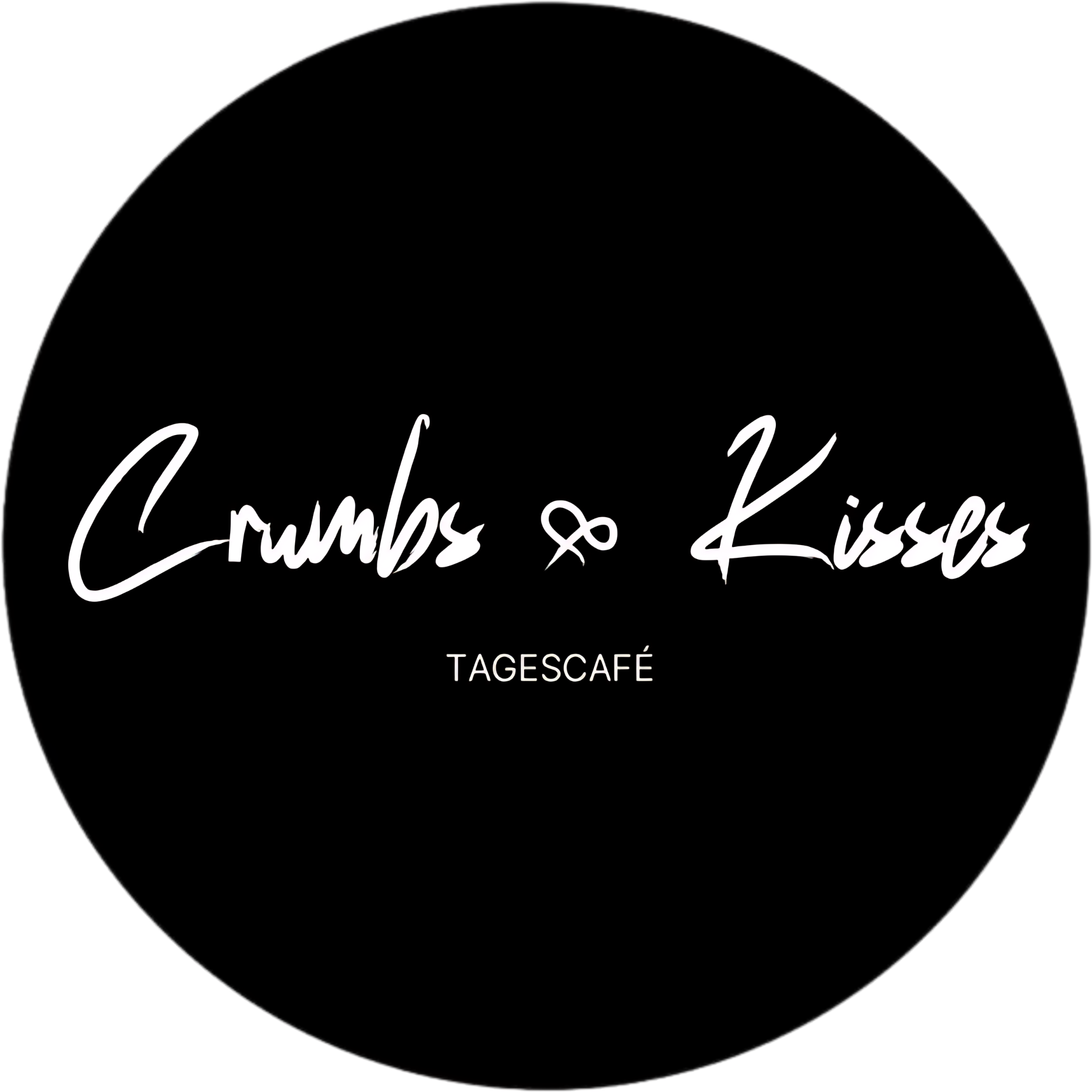 Crumbs & Kisses – Tagescafé München Logo